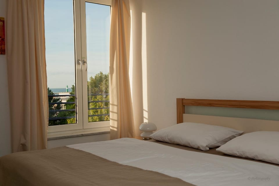 Villa Meerblick Warnemünde - Ferienwohnung mit Meerblick in erster Reihe zum Strand und Promenade Apartment in Mecklenburg-Vorpommern, Germany