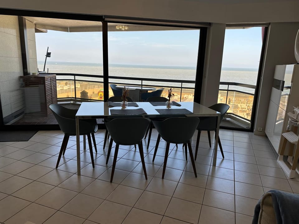 C- view Palace Apartment in Flanders