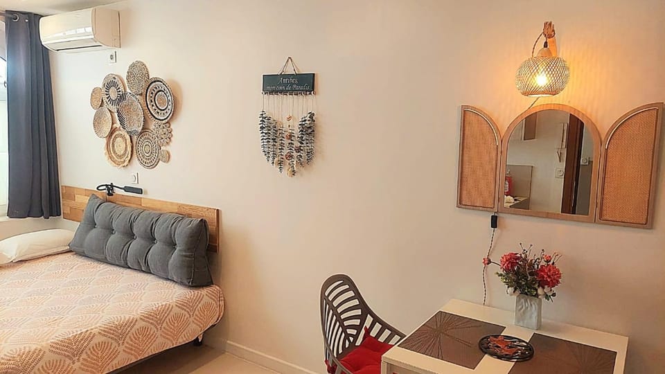 Antibes Vieille Ville - Studio Centre Historique & Plage Apartment in Antibes