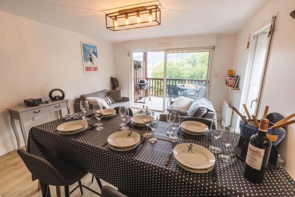 Living room, Dining area