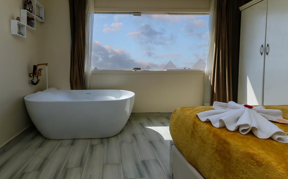 Bed, Natural landscape, Hot Tub, Photo of the whole room, Bedroom, Bath, towels