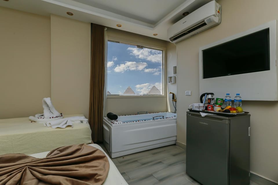 Communal lounge/ TV room, Bed, Natural landscape, TV and multimedia, Kitchen or kitchenette, Photo of the whole room, Evening entertainment, Bedroom, fireplace, hair dresser, minibar, air conditioner