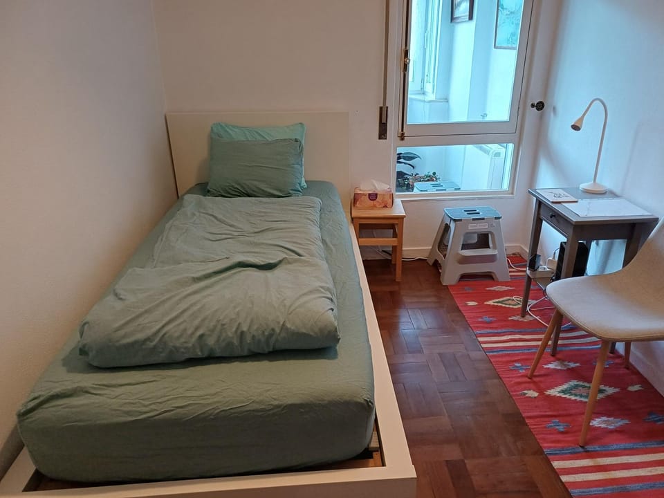 Cozy Room near Metro & Airport Vacation rental in Lisbon