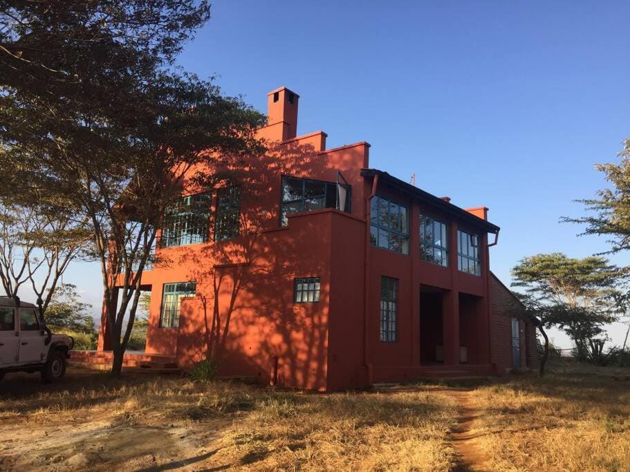 Gongali House - Karatu Rewilded Villa in Kenya