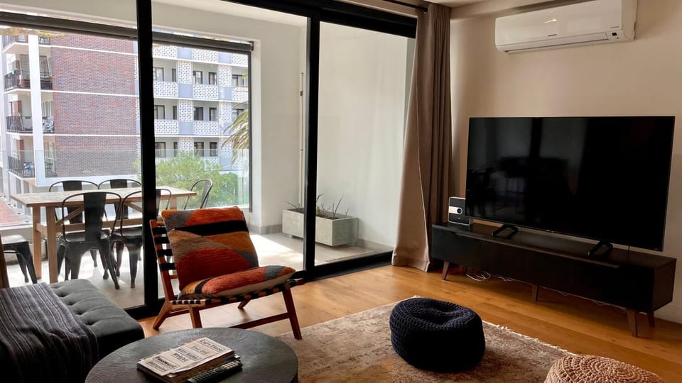 TV and multimedia, Seating area, air conditioner