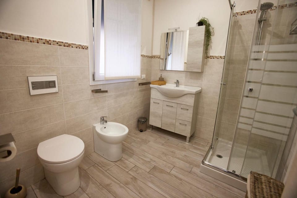 Shower, Toilet, bidet