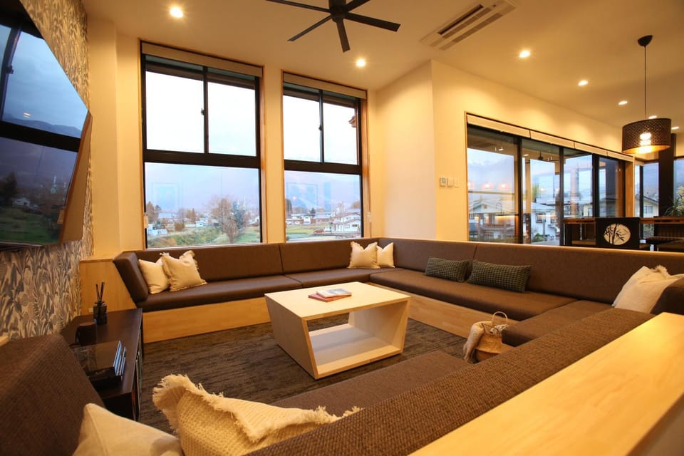 TV and multimedia, Living room, Seating area, Evening entertainment, fireplace