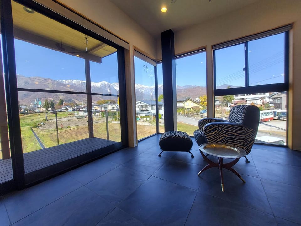 Day, Natural landscape, Living room, Seating area, Mountain view