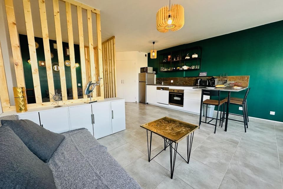 Kitchen or kitchenette, Living room, Seating area, Dining area, oven, stove, toaster