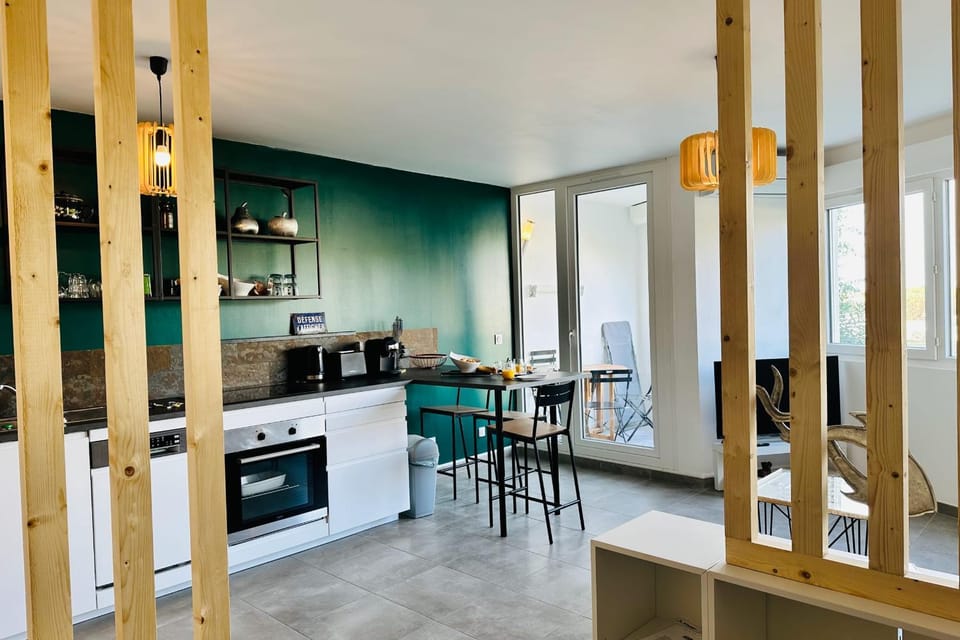 Kitchen or kitchenette, Living room, Seating area, Dining area, dishwasher, oven, stove