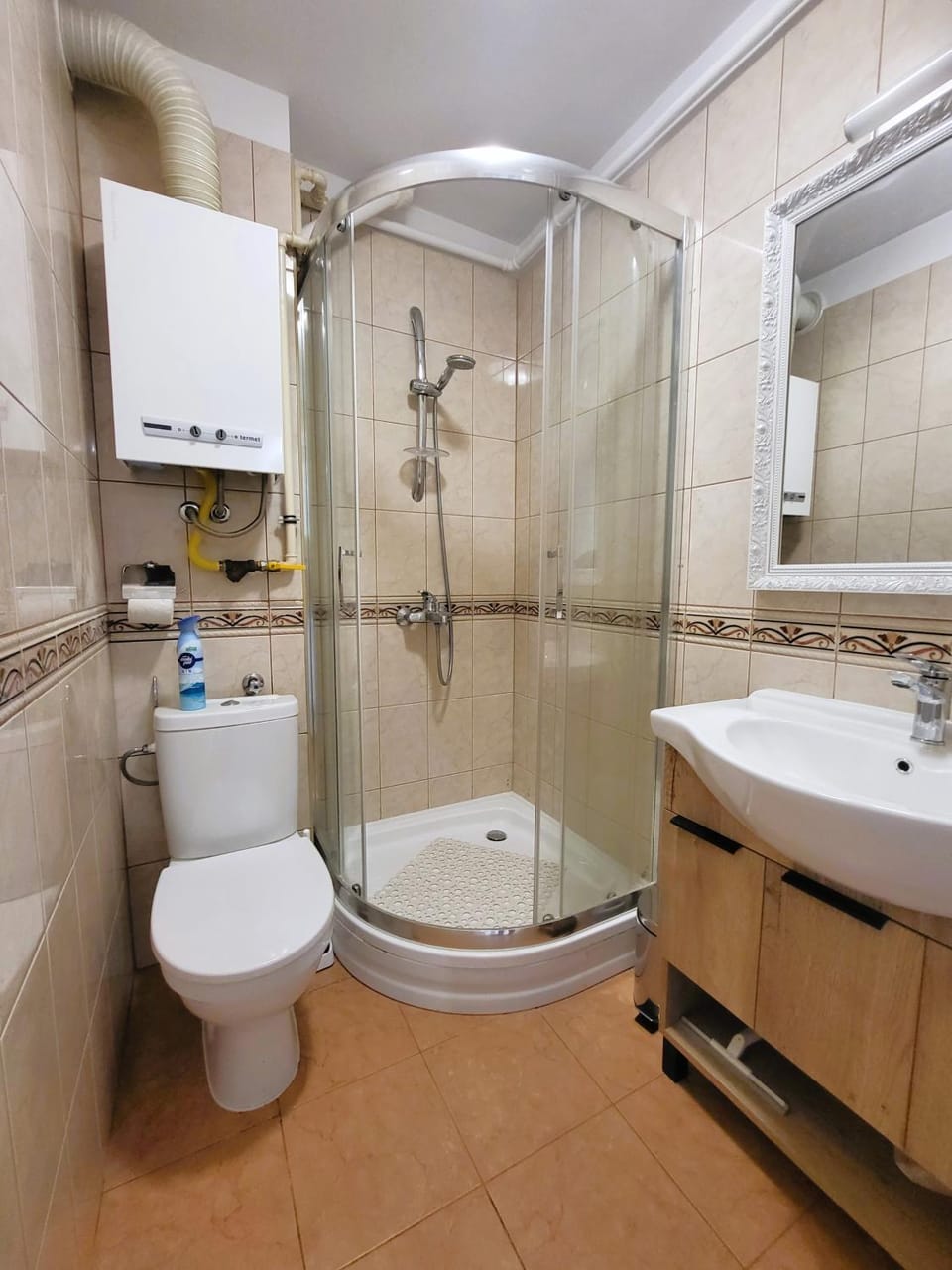 Shower, Toilet, Bathroom, towels