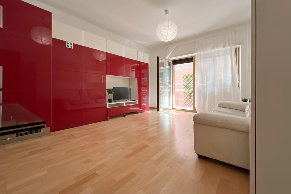 Communal lounge/ TV room, Bed, TV and multimedia, Living room, Seating area, Evening entertainment