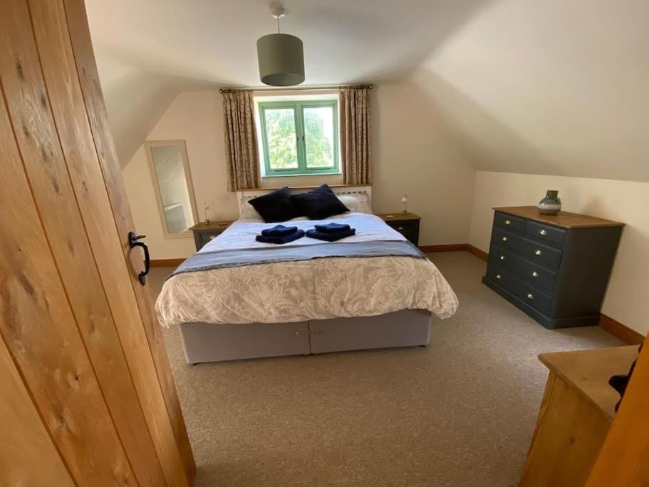 Bed, Photo of the whole room, Bedroom, towels, wardrobe