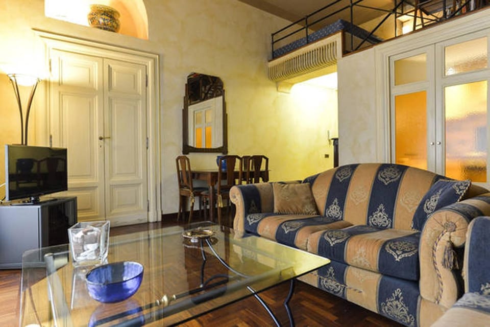 TV and multimedia, Living room, Seating area, Dining area