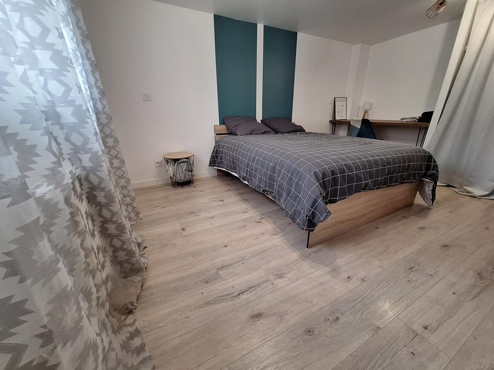 Bed, Photo of the whole room, Bedroom