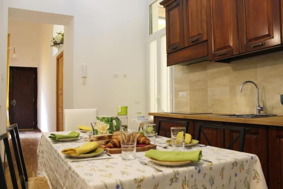 Easy Napoli Duomo (porto , centro storico) Apartment in Naples