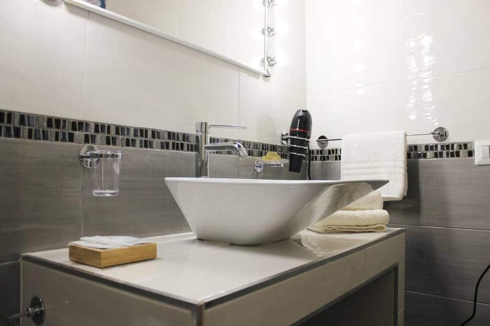 Easy Napoli Duomo (porto , centro storico) Apartment in Naples