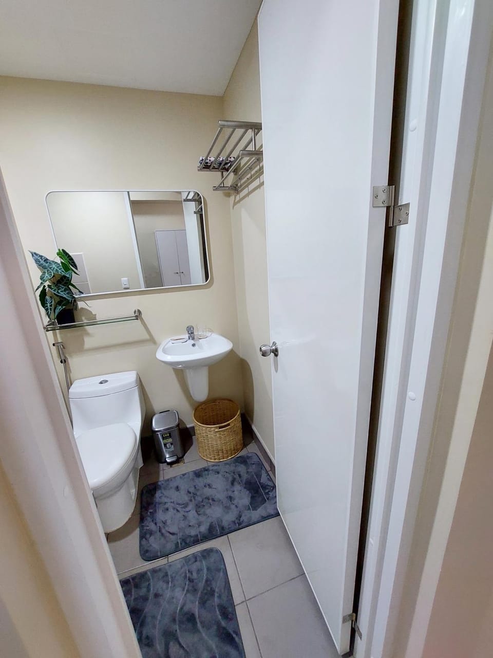 Toilet, bidet