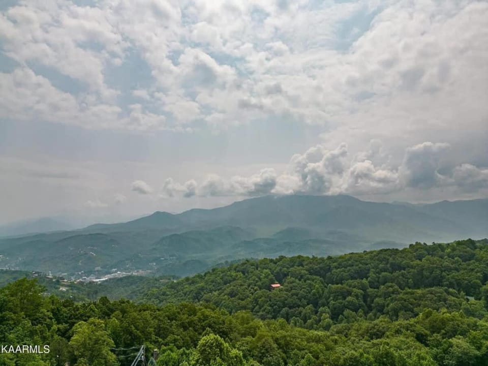 Misty Mountain by Beyond Expectations w Hot Tub House in Gatlinburg