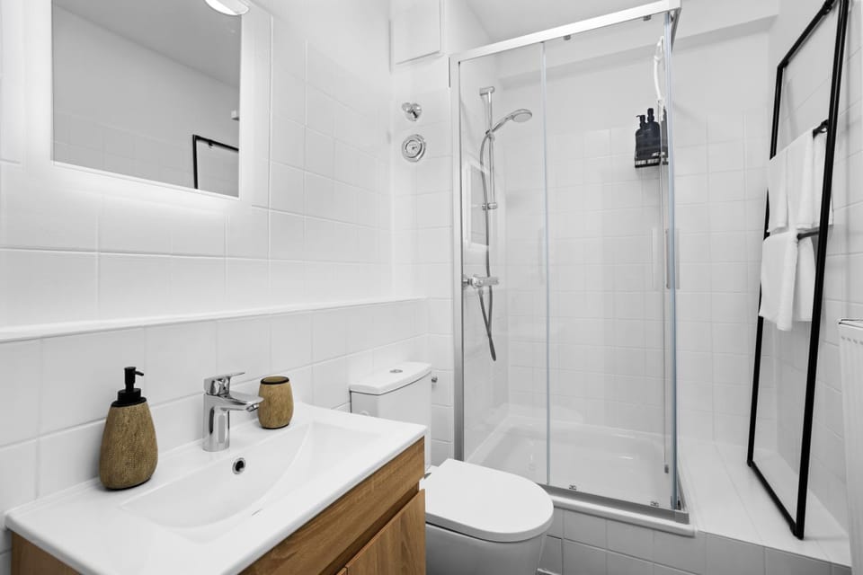 Shower, Bathroom, towels