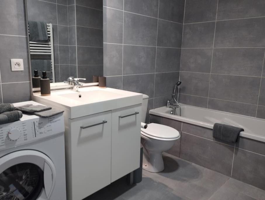 Toilet, Bathroom, Bath, washing machine