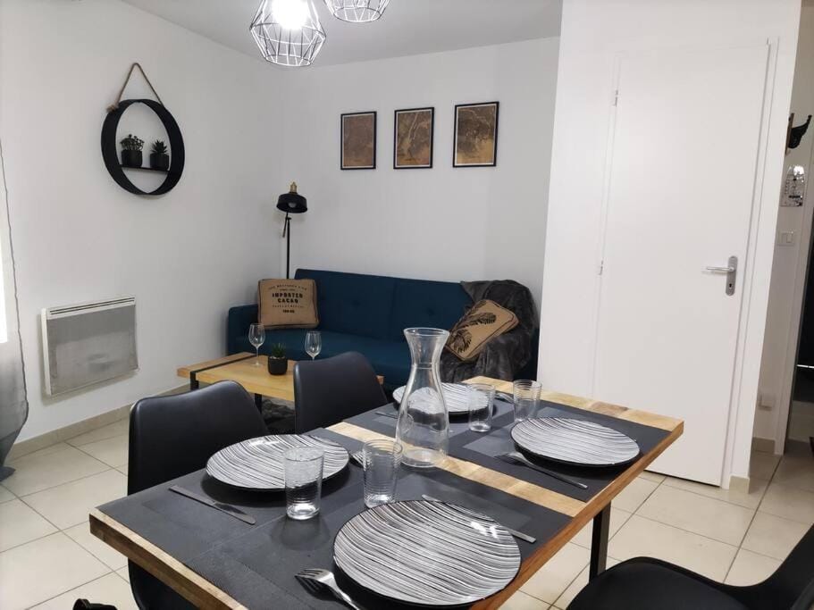 Living room, Dining area
