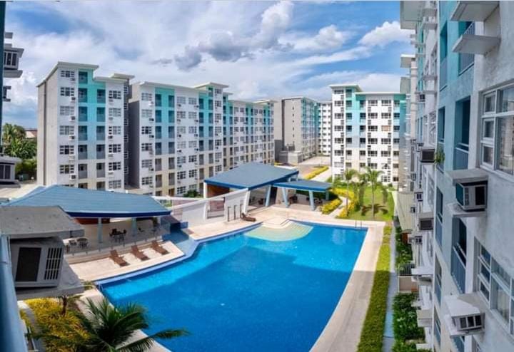 Property building, Day, Neighbourhood, Swimming pool, sunbed