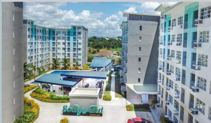 Property building, Patio, Swimming pool, sunbed