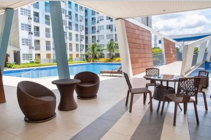 Communal lounge/ TV room, Day, Swimming pool, sunbed
