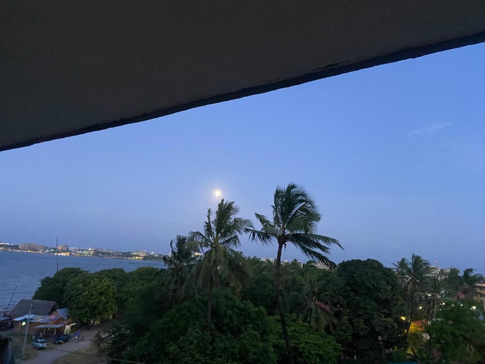 Beachfront M. A.apartment Vacation rental in City of Dar es Salaam
