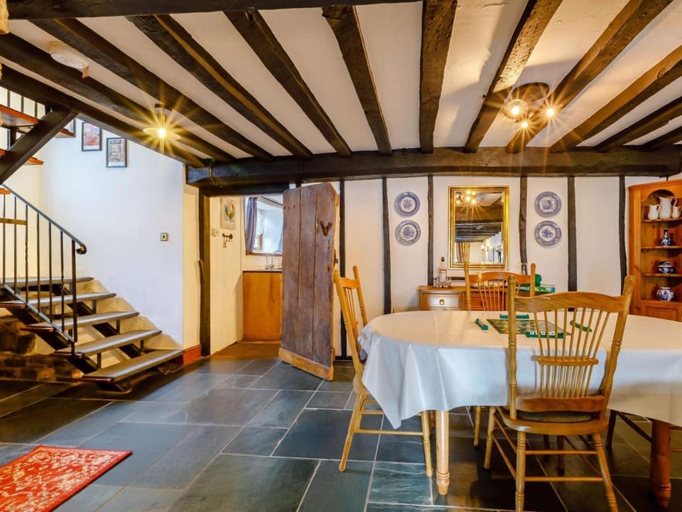 Seating area, Dining area