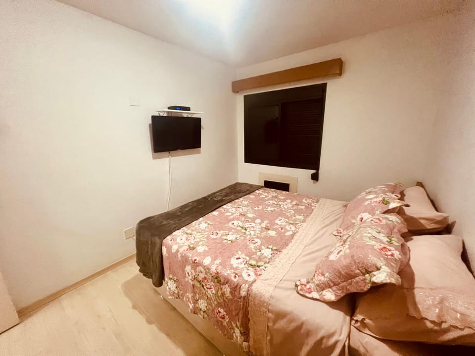 Bed, TV and multimedia, Bedroom, air conditioner