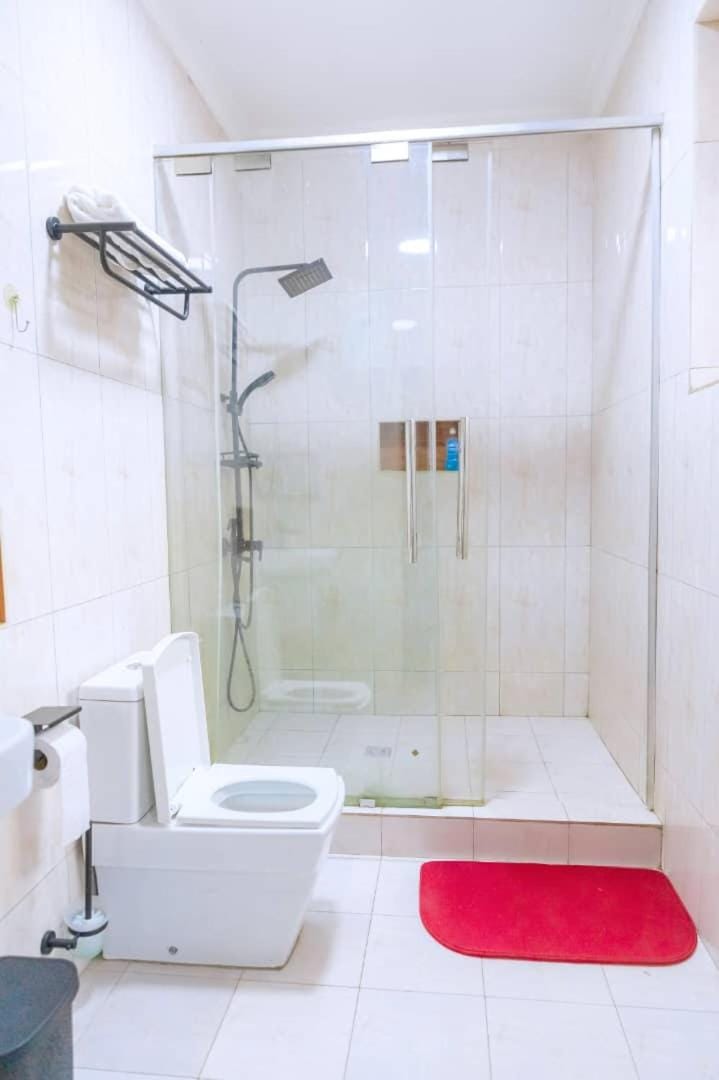 Shower, Toilet, Bathroom, towels