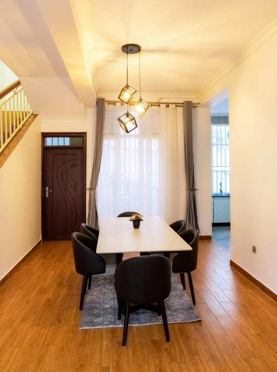 Seating area, Dining area