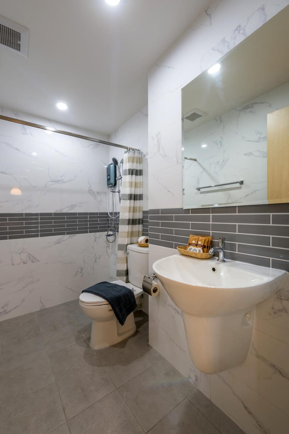 Shower, Toilet, Bathroom