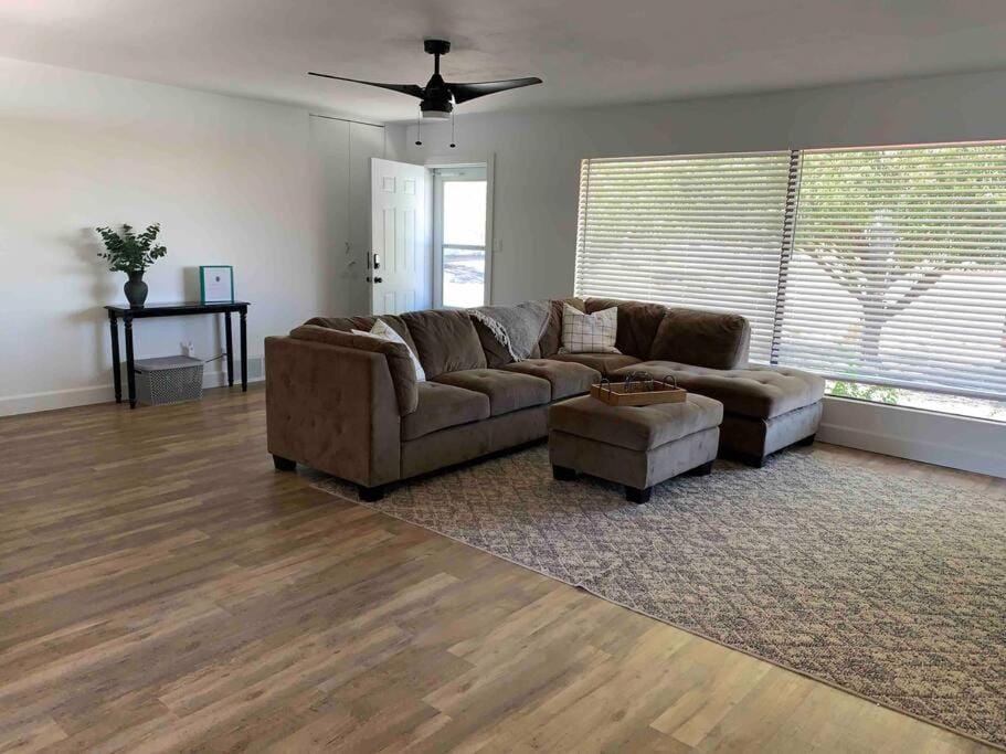 Living room, Seating area, fireplace