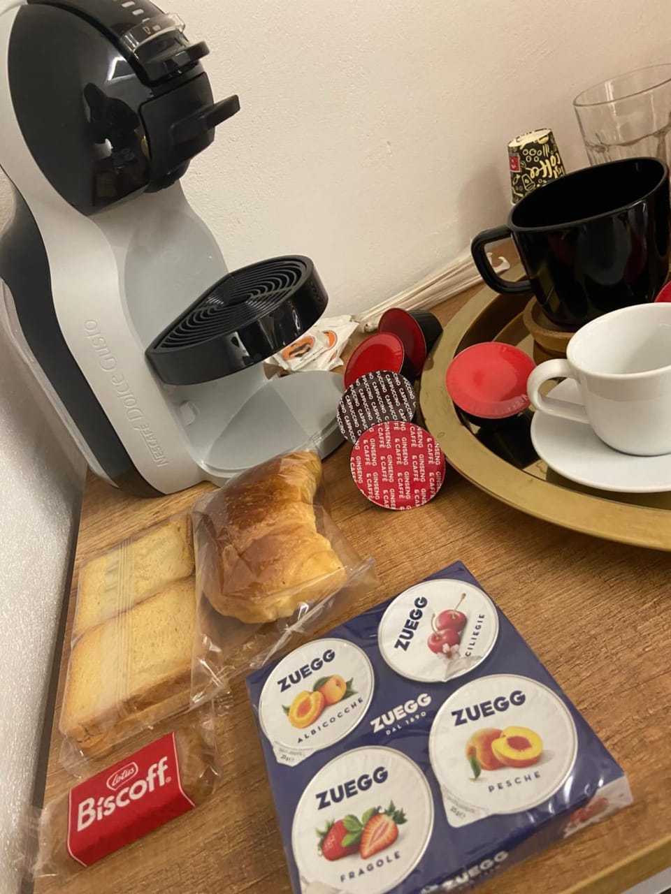 Coffee/tea facilities, Food and drinks, Breakfast