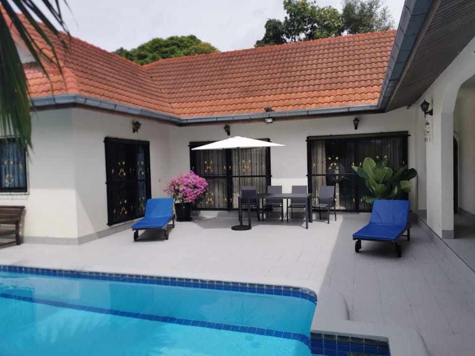 Detached 3 bed Villa, private pool - Nirvana Pool Villa 2 Villa in Pattaya City