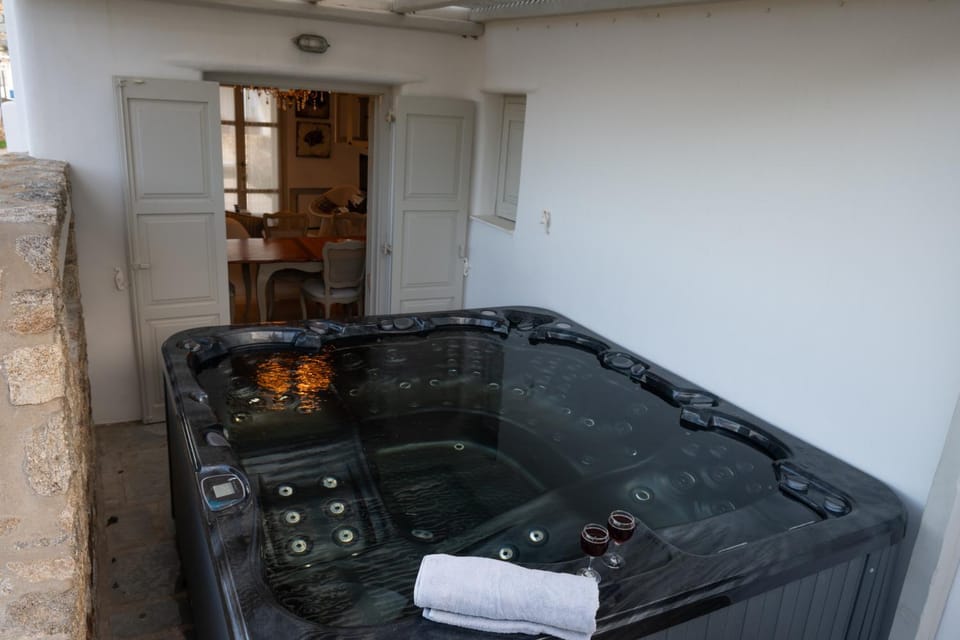 Hot Tub, Swimming pool