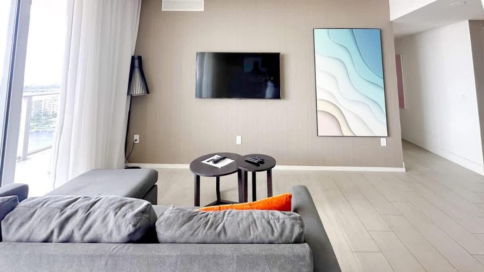 Luxury 3-bedroom with breathtaking view - One free valet parking House in Hollywood Beach