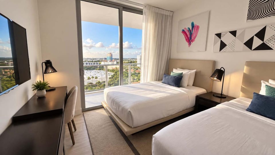 Luxury 3-bedroom with breathtaking view - One free valet parking House in Hollywood Beach