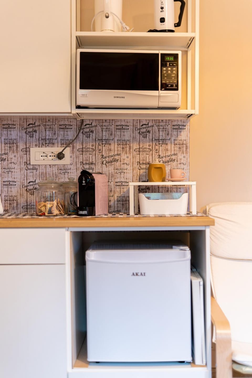 Coffee/tea facilities, minibar, oven, toaster