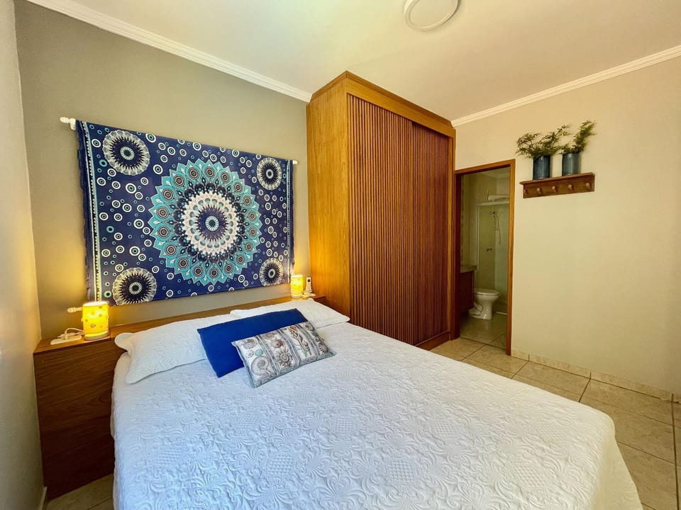 Lindo apartamento 2 quartos 200m da praia c/ AC Apartment in State of São Paulo
