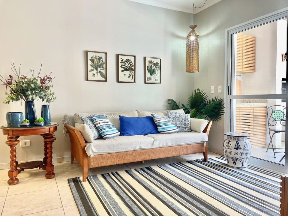 Lindo apartamento 2 quartos 200m da praia c/ AC Apartment in State of São Paulo