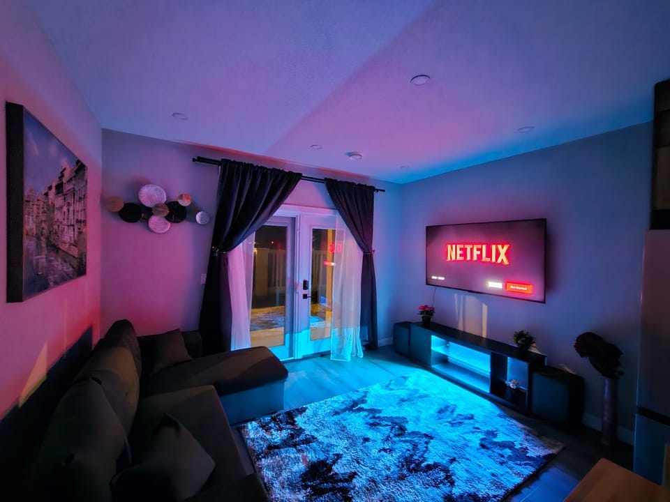 Communal lounge/ TV room, TV and multimedia, Photo of the whole room, Seating area, Evening entertainment