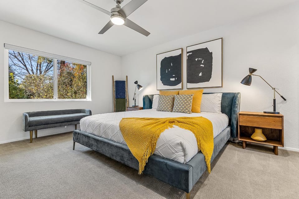 Bed, Photo of the whole room, Bedroom, fireplace