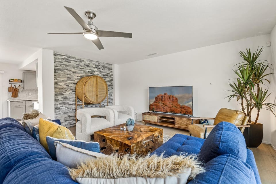 TV and multimedia, Living room, Seating area, fireplace