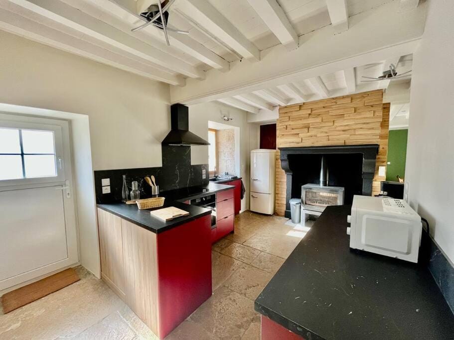 Kitchen or kitchenette, flat iron