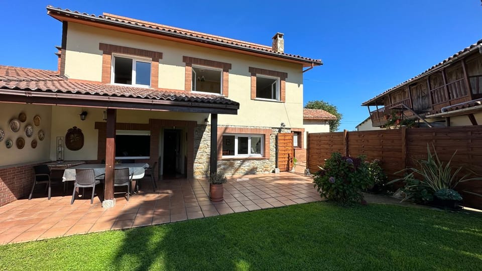 Property building, Patio, Garden, Dining area