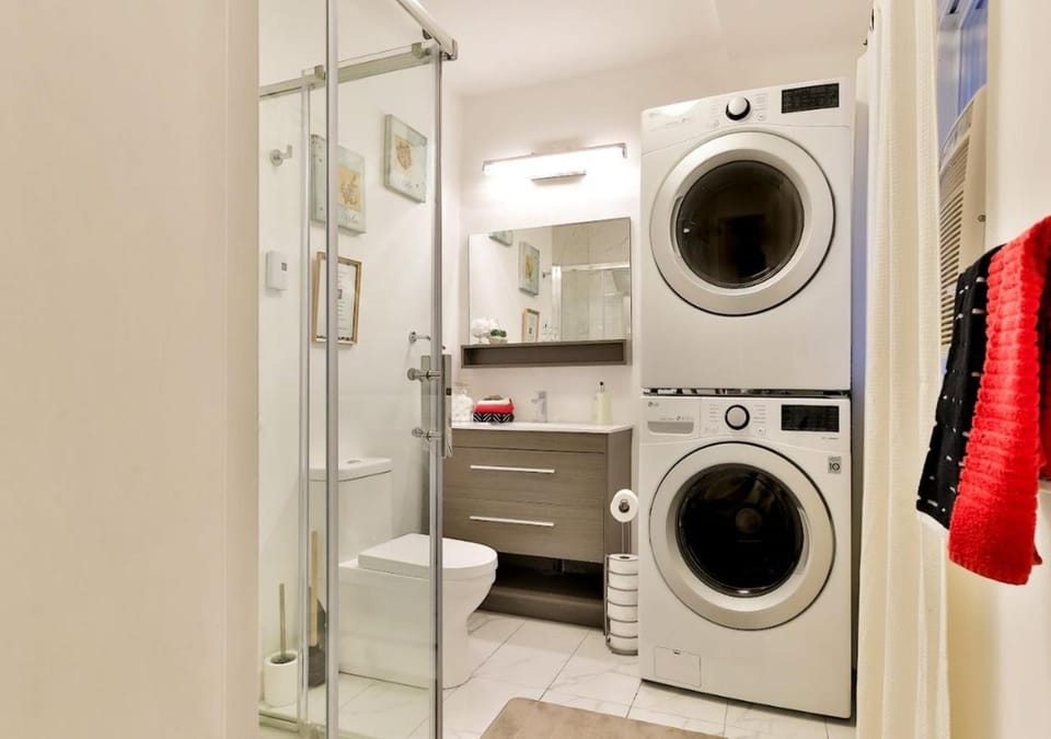 Shower, Toilet, Bathroom, washing machine, dryer